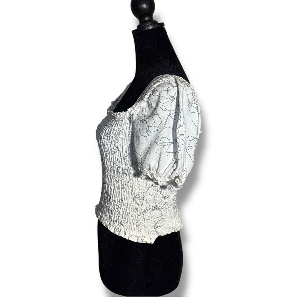Monteau Los Angles White & Black Floral Line Pattern Puff Sleeves Smocked Blouse - Picture 5 of 16